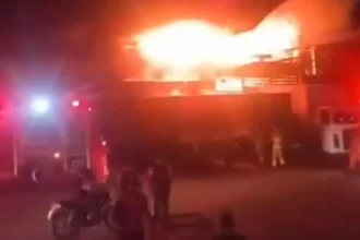 incendio-de-grande-porte-destroi-28-lojas-na-ceasa-do-rio