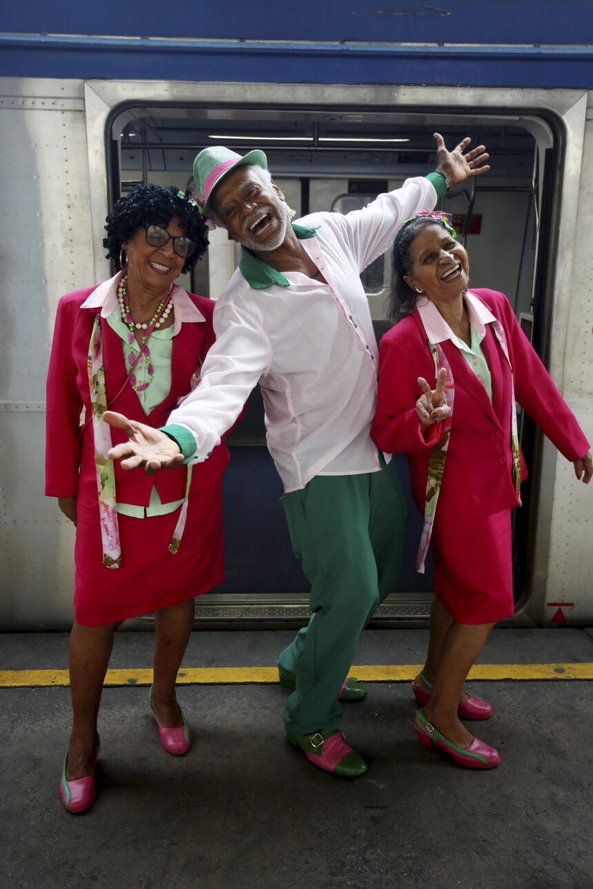 trem-do-samba-completa-30-anos-e-une-memoria,-tradicao-e-rodas-de-samba-em-comitiva-que-parte-da-central-para-oswaldo-cruz