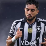 cruzeiro-toma-gol-no-fim,-empata-com-botafogo-e-garante-vice-do-palmeiras