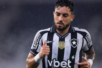 cruzeiro-toma-gol-no-fim,-empata-com-botafogo-e-garante-vice-do-palmeiras