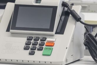 tse-encerra-teste-publico-de-seguranca-das-urnas-eletronicas-para-2026