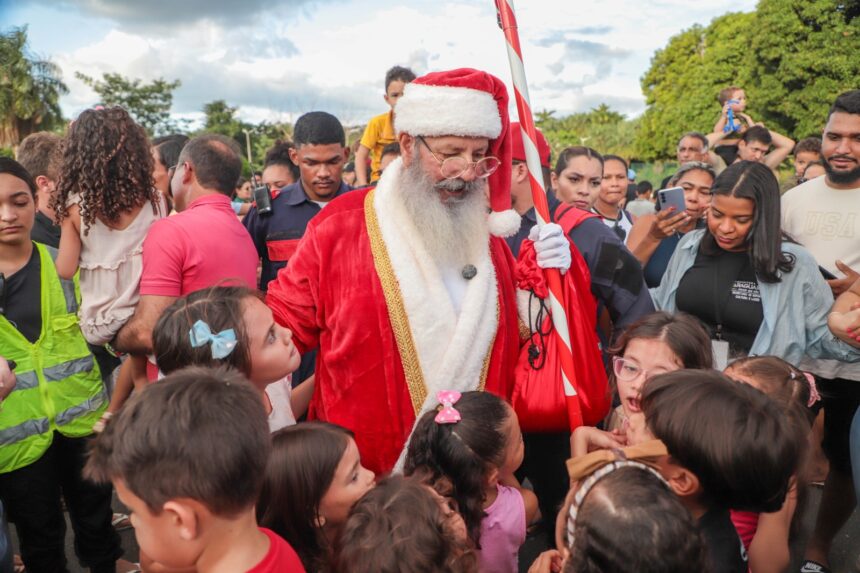 chegada-do-papai-noel-no-parque-cimba-marca-abertura-oficial-da-vila-de-natal-em-araguaina