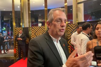 presidente-do-flamengo,-bap-garante-que-resolvera-renovacao-de-filipe-luis-ate-o-natal:-‘falta-assinar’