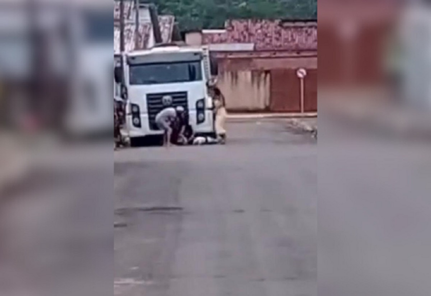 policial-militar-e-afastado-apos-video-mostrar-agressao-a-idoso-no-meio-da-rua-por-causa-de-cachorro