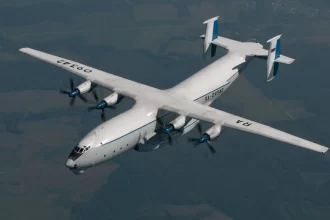 aviao-militar-russo-cai-perto-de-moscou-com-sete-tripulantes-a-bordo