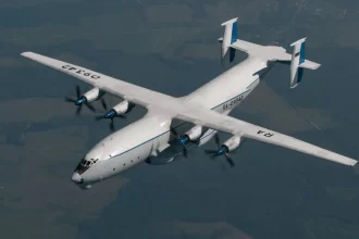 aviao-militar-russo-cai-perto-de-moscou-com-sete-tripulantes-a-bordo