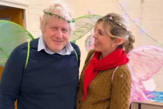 o-ex-primeiro-ministro-do-reino-unido-aparece-vestido-de-fada;-veja