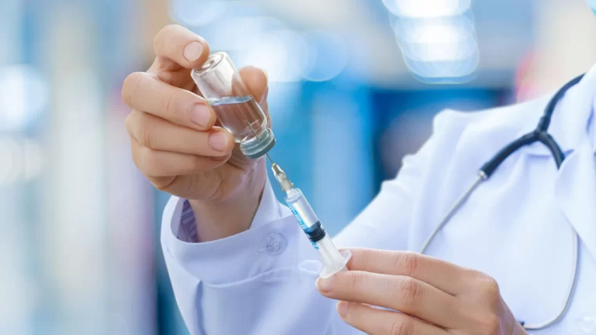 vacina-contra-dengue-comecara-a-ser-aplicada-em-profissionais-da-saude-em-janeiro