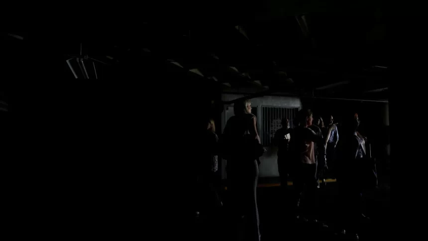 ucrania-corta-ate-luz-de-poste-para-poupar-energia-derrubada-pela-russia