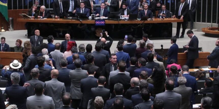 na-madrugada,-camara-aprova-pl-da-dosimetria,-que-beneficia-bolsonaro