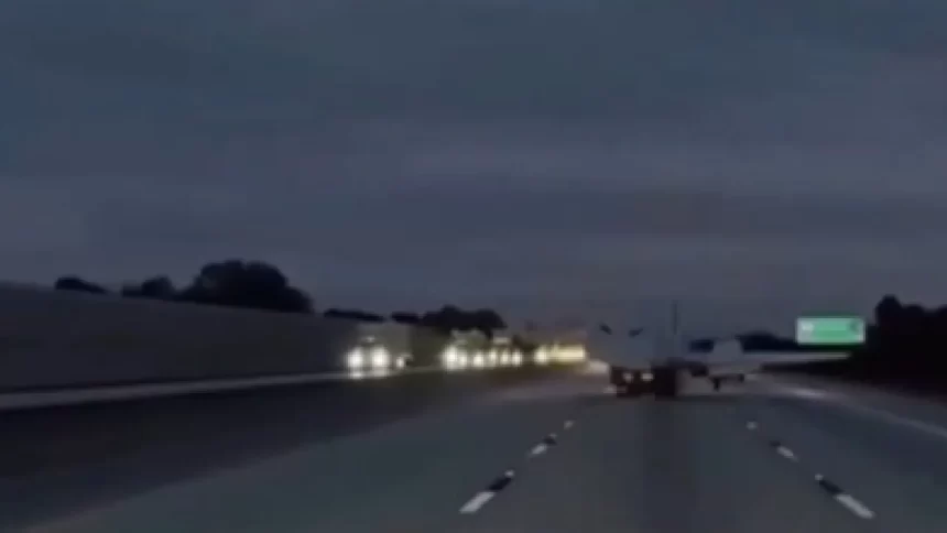 aviao-cai-sobre-carro-nos-eua-durante-tentativa-de-pouso-de-emergencia