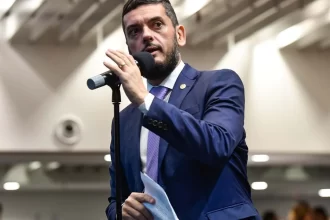 bacellar-pede-licenca-do-mandato-de-deputado-no-rj-e-so-retorna-em-2026