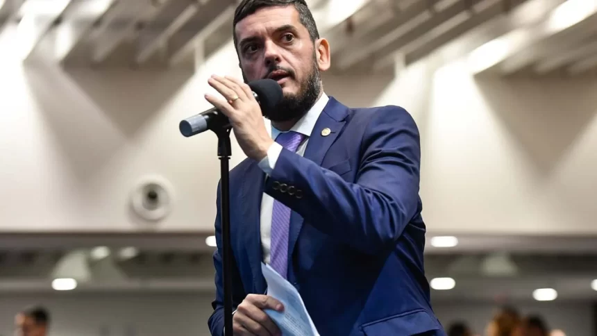 bacellar-pede-licenca-do-mandato-de-deputado-no-rj-e-so-retorna-em-2026