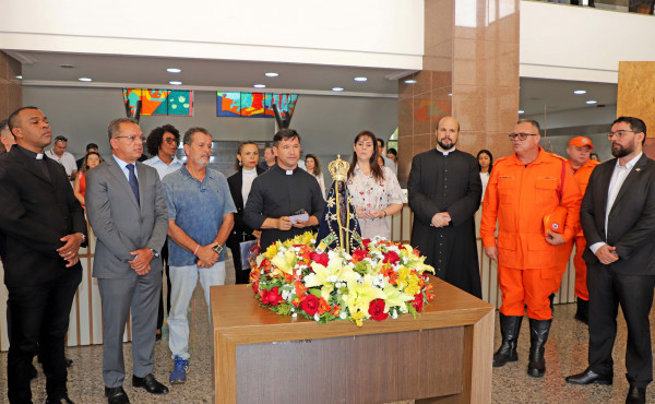 fe-e-devocao-marcam-a-passagem-da-imagem-peregrina-de-nossa-senhora-aparecida-pelo-palacio-araguaia