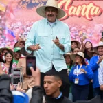 maduro-canta-“don’t-worry,-be-happy”-em-meio-a-tensao-com-os-eua