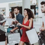 brasileiros-pretendem-gastar-13%-mais-neste-natal-e-parcelar-compras-no-cartao,-diz-pesquisa