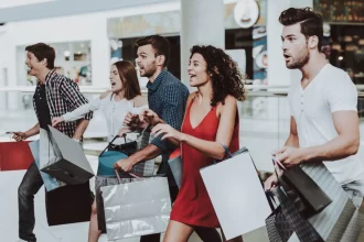 brasileiros-pretendem-gastar-13%-mais-neste-natal-e-parcelar-compras-no-cartao,-diz-pesquisa