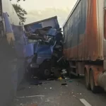 engavetamento-com-seis-veiculos-na-dutra-deixa-um-morto-e-43-feridos-em-sp