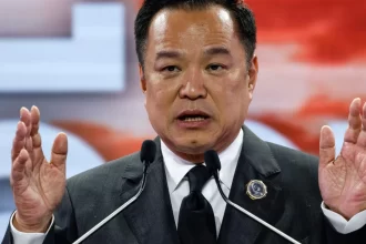 premie-da-tailandia-pede-dissolucao-do-parlamento-e-amplia-crise-politica
