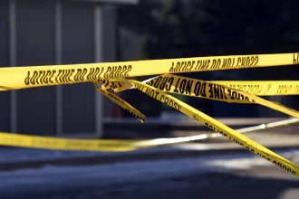 mulher-e-esfaqueada-enquanto-mudava-fralda-de-bebe;-suspeita-foi-detida