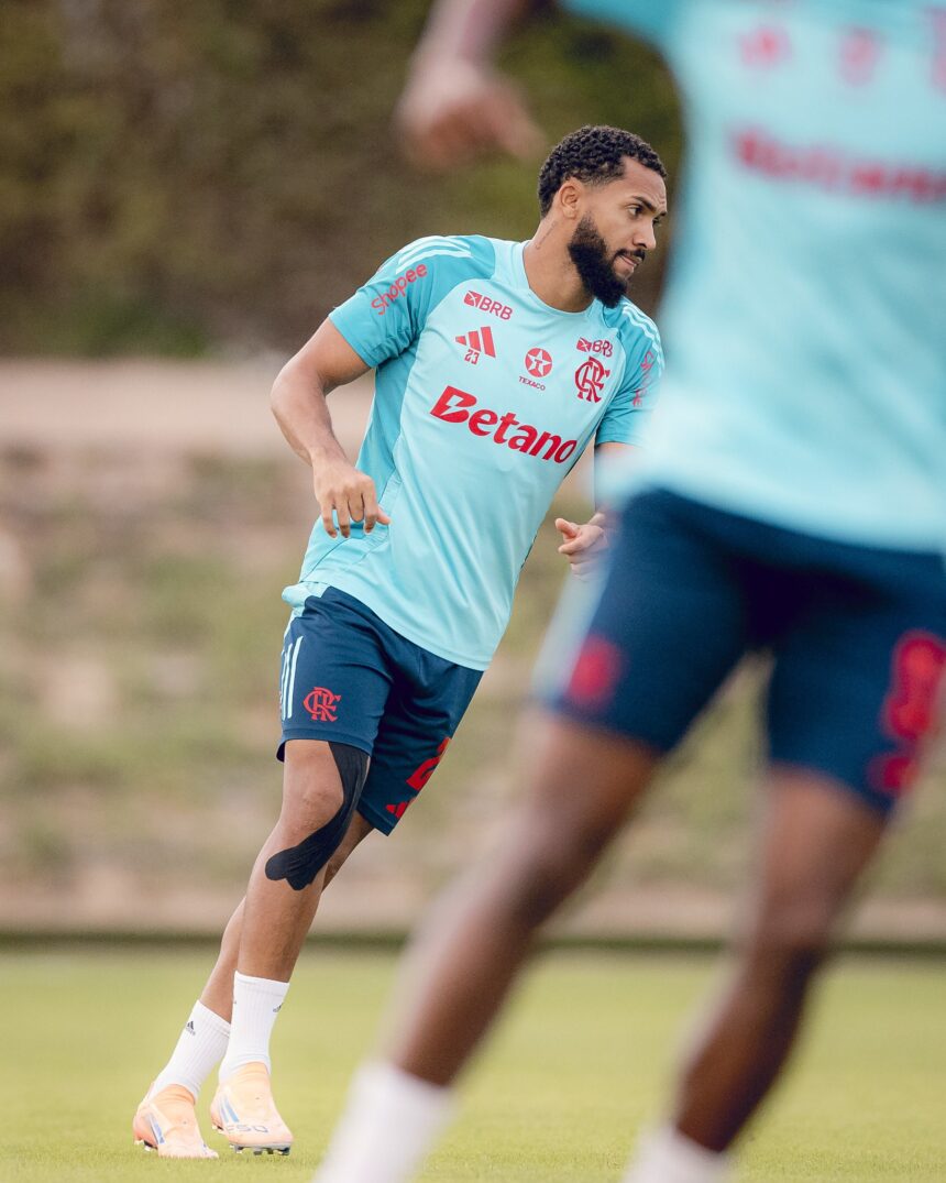 pumas-apresenta-proposta-de-r$-32-milhoes-e-juninho-se-aproxima-de-saida-do-flamengo