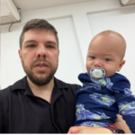 professor-emociona-ao-ninar-bebe-para-aluna-fazer-prova-em-faculdade:-‘choramingou,-dormiu-e-deu-tudo-certo’