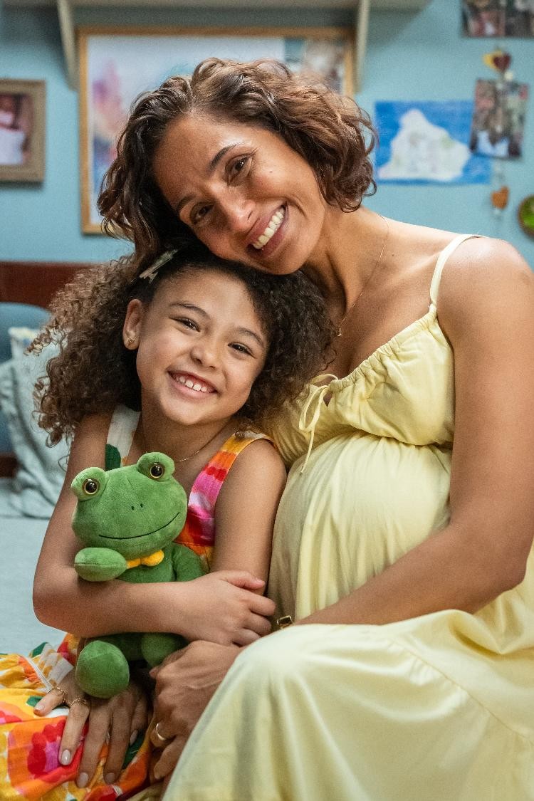 nos-resumos-de-‘dona-de-mim’,-sofia-e-ellen-tem-reencontro-emocionante;-e-leo-e-samuel-investigam-a-mulher