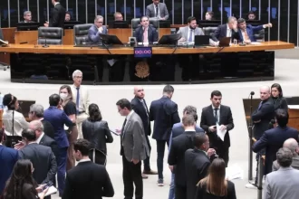 por-330-a-104-votos,-camara-aprova-texto-principal-da-regulamentacao-da-reforma-tributaria