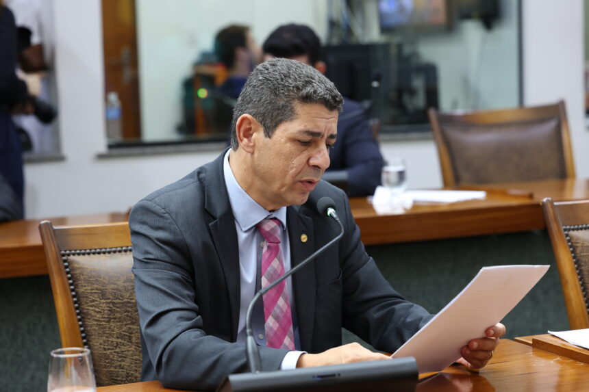 valdemar-junior-propoe-avaliacao-neuropsicologica-e-adaptacao-pedagogica-a-criancas-neurodivergentes