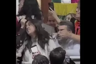 briga-entre-deputados-interrompe-sessao-no-congresso-da-cidade-do-mexico