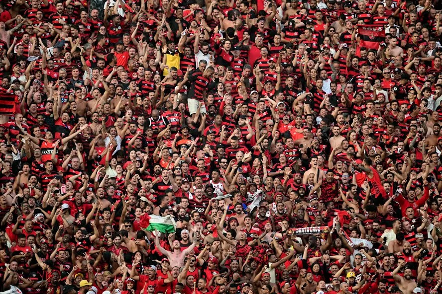 ‘em-dezembro-de-81’:-como-versao-de-‘primeiros-erros’-do-capital-inicial-virou-hino-da-torcida-do-flamengo