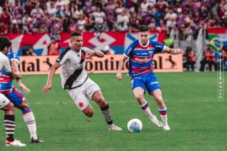 mateus-cocao-se-lesiona-no-aquecimento-e-desfalca-o-vasco-na-final-da-copa-do-brasil,-contra-o-corinthians