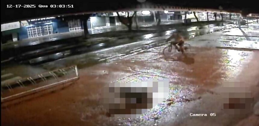 video-mostra-momento-em-que-empresario-se-arrasta-e-morre-em-calcada-enquanto-assassino-foge-de-bicicleta