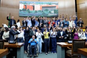 aleto-aprova-pec-que-garante-teto-unico-aos-servidores-estaduais-a-partir-de-abril-de-2026