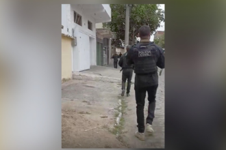 operacao-firewall:-policia-mira-hackers-que-manipulavam-mandados-de-prisao-para-beneficiar-o-comando-vermelho