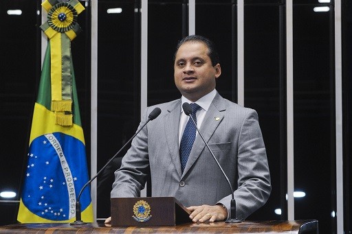 senador-weverton-rocha-e-filho-do-‘careca-do-inss’-sao-alvos-da-pf-em-operacao-que-apura-descontos-indevidos