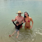 apos-festa,-murilo-huff-viaja-com-a-noiva-e-filho-que-teve-com-marilia-mendonca