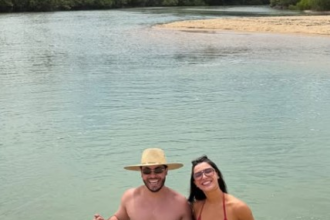 apos-festa,-murilo-huff-viaja-com-a-noiva-e-filho-que-teve-com-marilia-mendonca