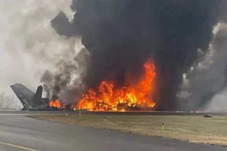 aviao-cai-durante-o-pouso-em-aeroporto-na-carolina-do-norte,-nos-eua