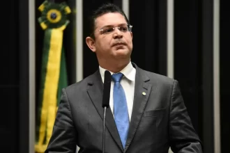 pf-apreende-r$-430-mil-em-dinheiro-vivo-na-casa-de-lider-do-pl-sostenes-cavalcante