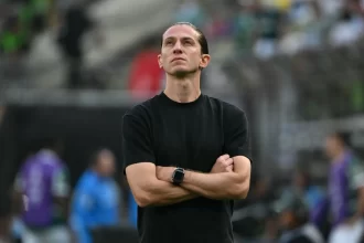 filipe-luis:-cumplicidade-com-auxiliar-teve-ate-salario-pago-na-base-do-fla