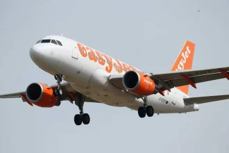 familia-britanica-acusada-de-embarcar-com-idosa-morta-em-voo-em-espanha