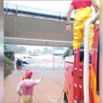 resgate,-acidente-e-alagamentos:-chuva-forte-causa-transtornos-em-palmas-e-gurupi
