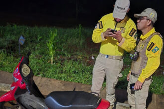 agentes-de-transito-do-detran/to-apreendem-motocicleta-roubada,-com-placa-adulterada,-conduzida-por-motorista-nao-habilitado