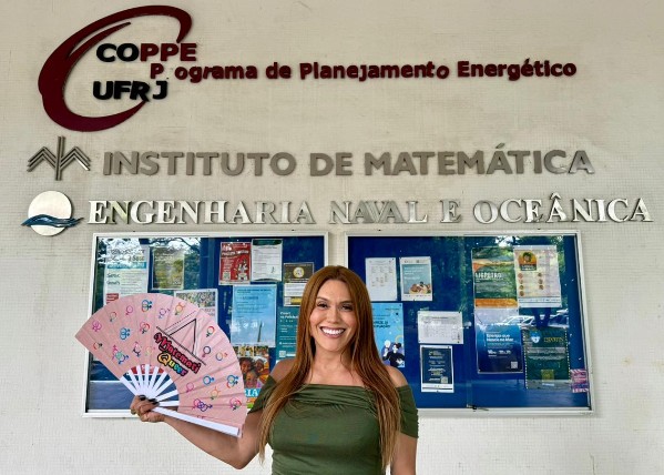 travesti-e-cearense:-erikah-souza-apresenta-pesquisa-inedita-em-matematica-e-recebe-titulo-de-doutora-na-ufrj