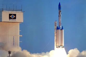 apos-decolar,-explode-foguete-que-marcaria-1o-lancamento-orbital-da-historia-em-solo-brasileiro