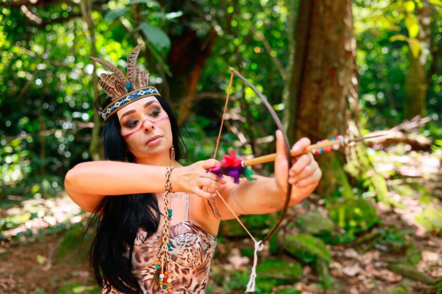 luciana-picorelli-faz-novo-ensaio-para-celebrar-volta-ao-carnaval-apos-14-anos