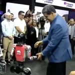 em-clima-de-tensao-com-eua,-maduro-danca-com-robo-humanoide-de-ia