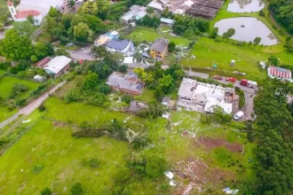tornado-destelha-escola-e-residencias-no-rio-grande-do-sul