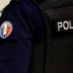 jovem-e-detida-apos-ir-a-hospital-com-bebe-morto-na-mochila-na-franca